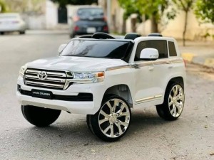 سيارة أطفال كهربائية تويوتا لاند كروزر بوليس